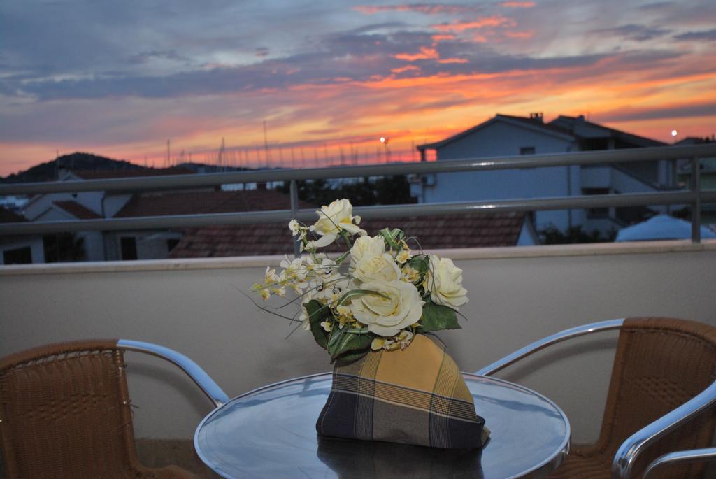 Nautica Apartments Betina  Ngoại thất bức ảnh