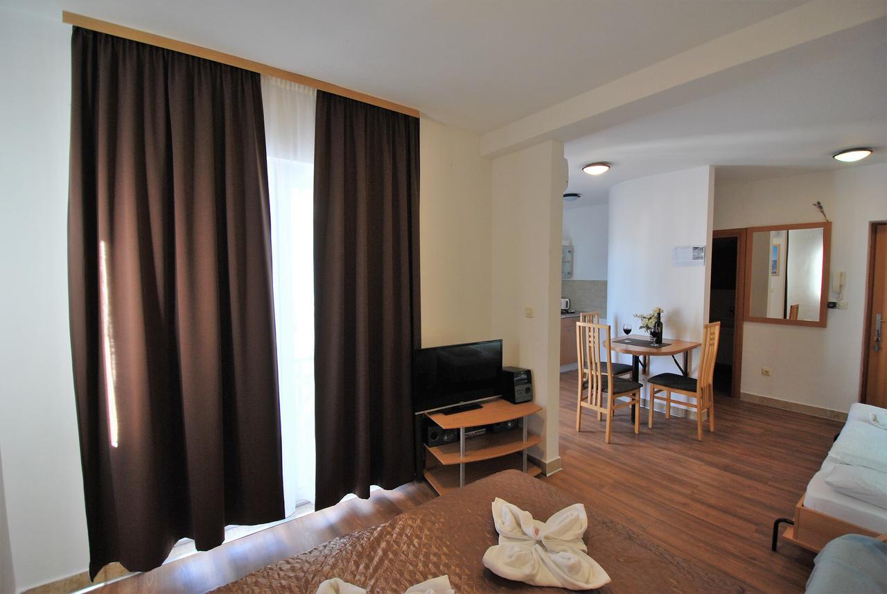 Nautica Apartments Betina  Ngoại thất bức ảnh