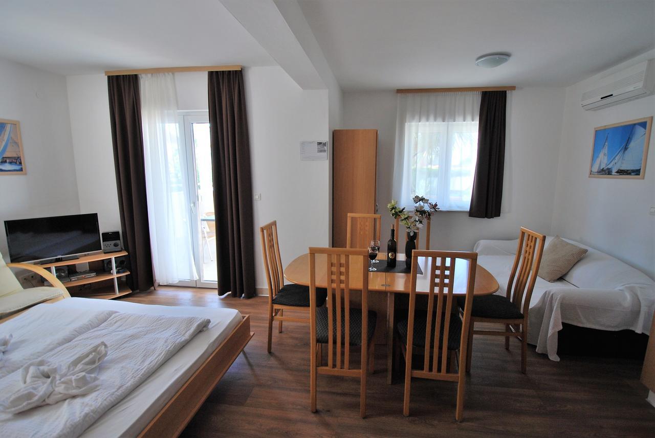 Nautica Apartments Betina  Ngoại thất bức ảnh