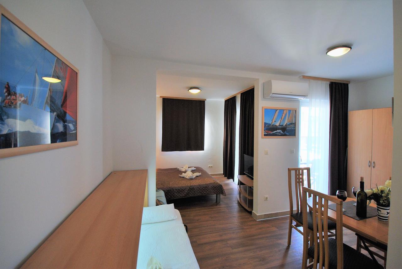 Nautica Apartments Betina  Ngoại thất bức ảnh