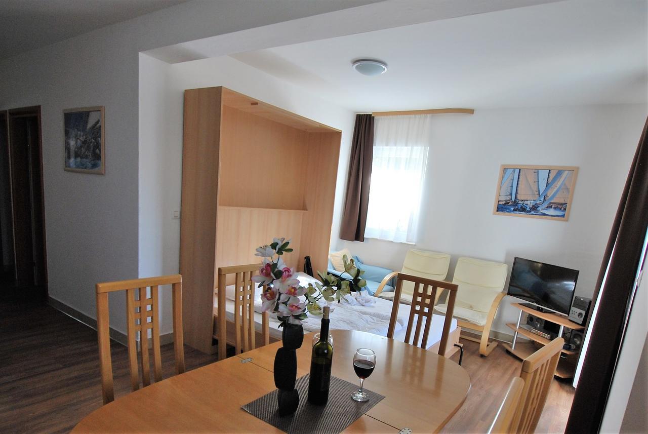 Nautica Apartments Betina  Ngoại thất bức ảnh