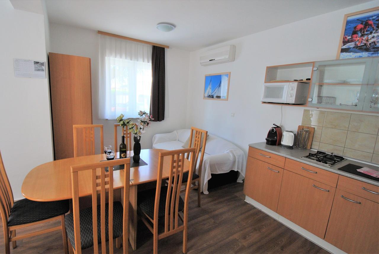 Nautica Apartments Betina  Ngoại thất bức ảnh