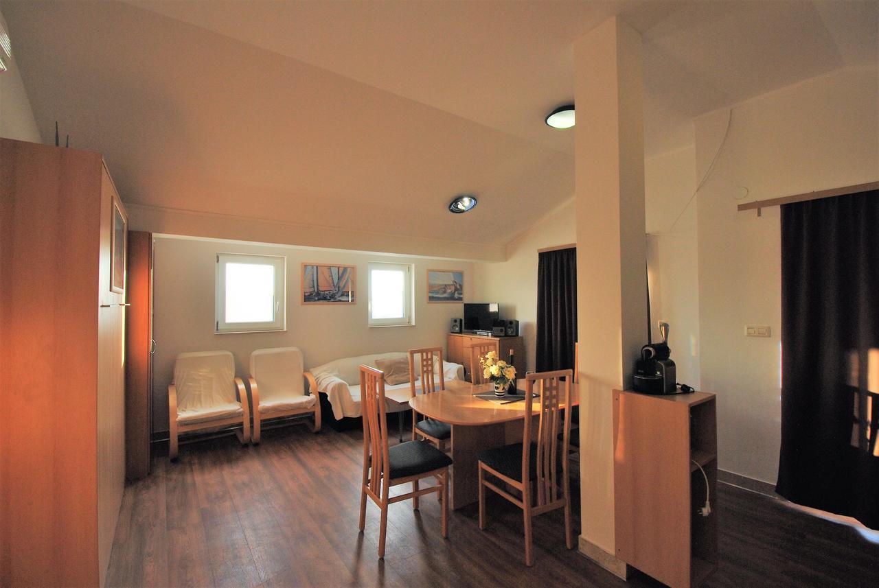 Nautica Apartments Betina  Ngoại thất bức ảnh