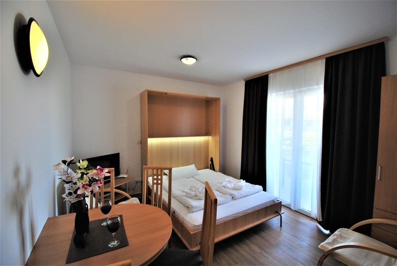 Nautica Apartments Betina  Ngoại thất bức ảnh