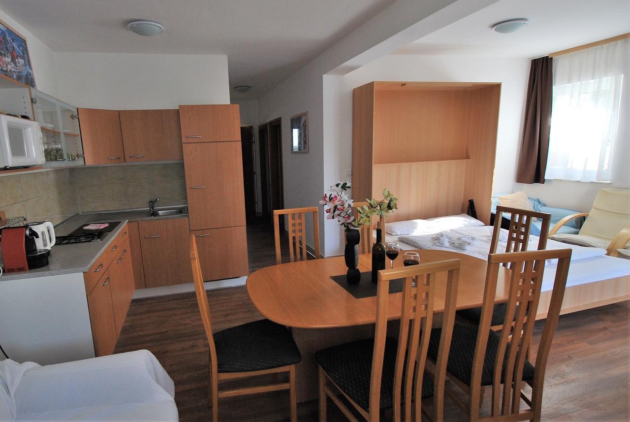Nautica Apartments Betina  Ngoại thất bức ảnh