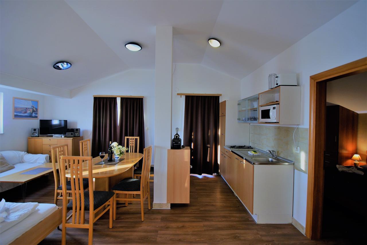 Nautica Apartments Betina  Ngoại thất bức ảnh
